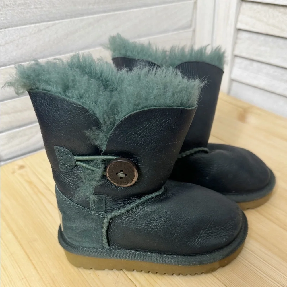 UGG Bailey Button Boot. Great Condition. Size 6. Deep Green W/ Glitter Shine.